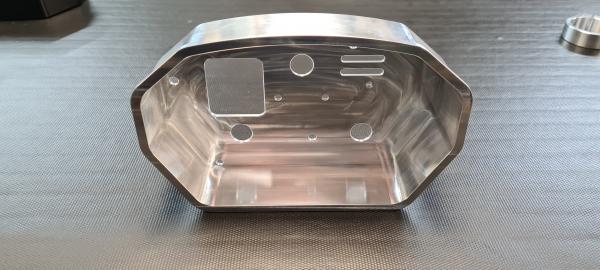 CNC Schutzcase für das 765 RS Dashboard silber (gefräst)